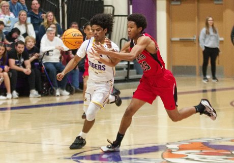 Lemoore's Kobe Green keeps his eyes on the ball in Thursday's big win over Hanford.